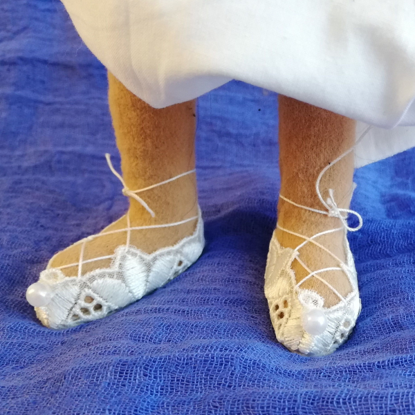 Edle weiße Schuhe für Ägypterin und Könige
